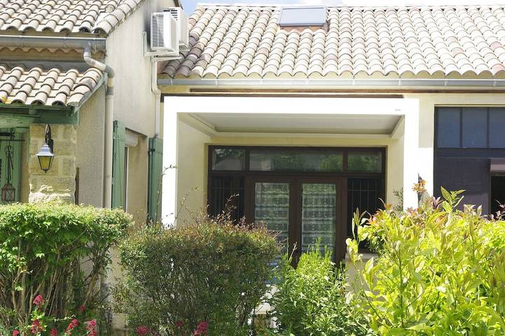 Gîte pour 3 personnes, avec jardin ainsi que piscine et terrasse à Saint-Saturnin-lès-Avignon - 4
