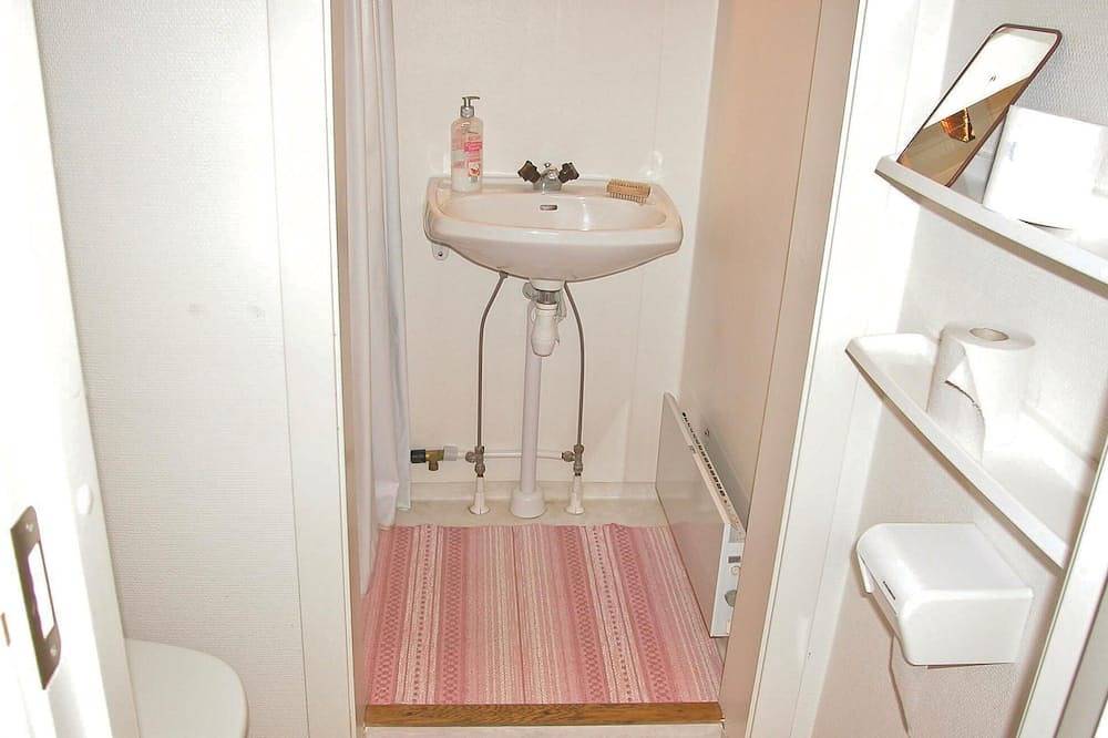 Cozy home in Strängnäs with kitchen in Strängnäs, Mälaren