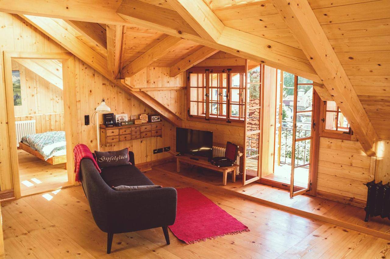 Ganze Wohnung, Lichtdurchflutete Panorama-Ferienwohnung in Murnau am Staffelsee in Murnau am Staffelsee, Das Blaue Land