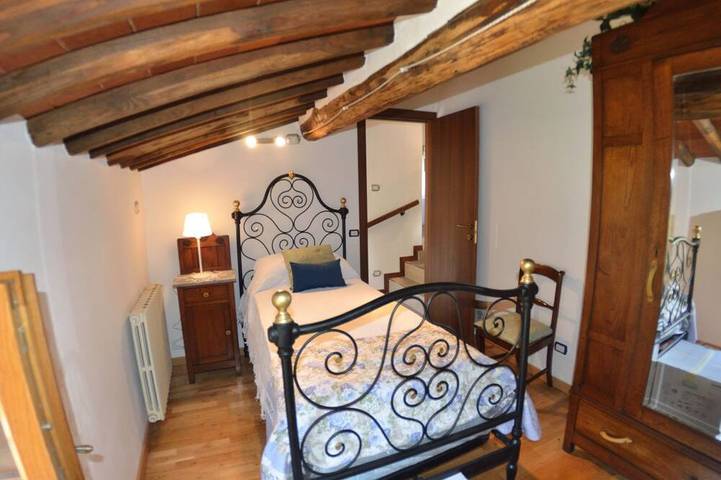 Casa di Campagna a Palmata con 5 camere da letto e 11 posti letto in Lucca, Provincia di Lucca