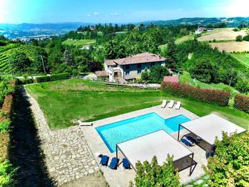 Location de vacances pour 10 personnes, avec jardin ainsi que piscine et vue à Acqui Terme