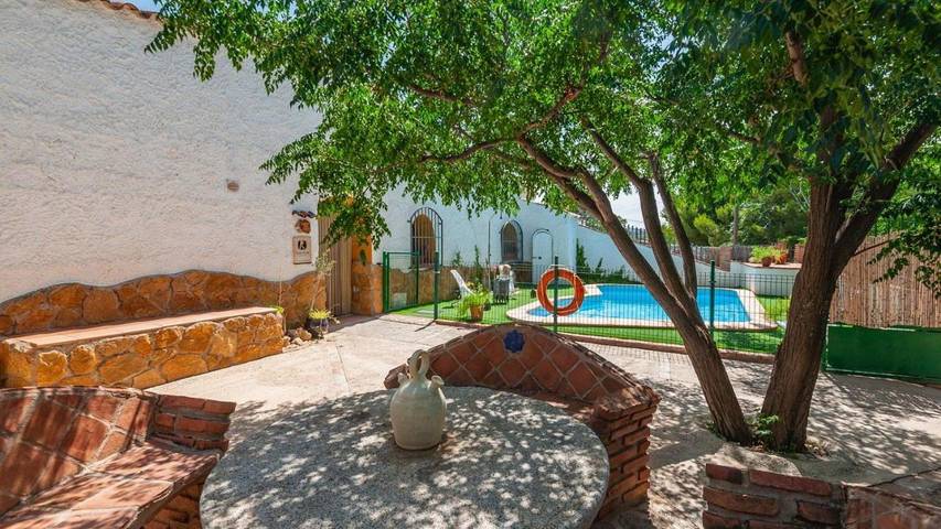 Casa rural para 8 personas, con terraza además de piscina y jardín en Hinojares - 4