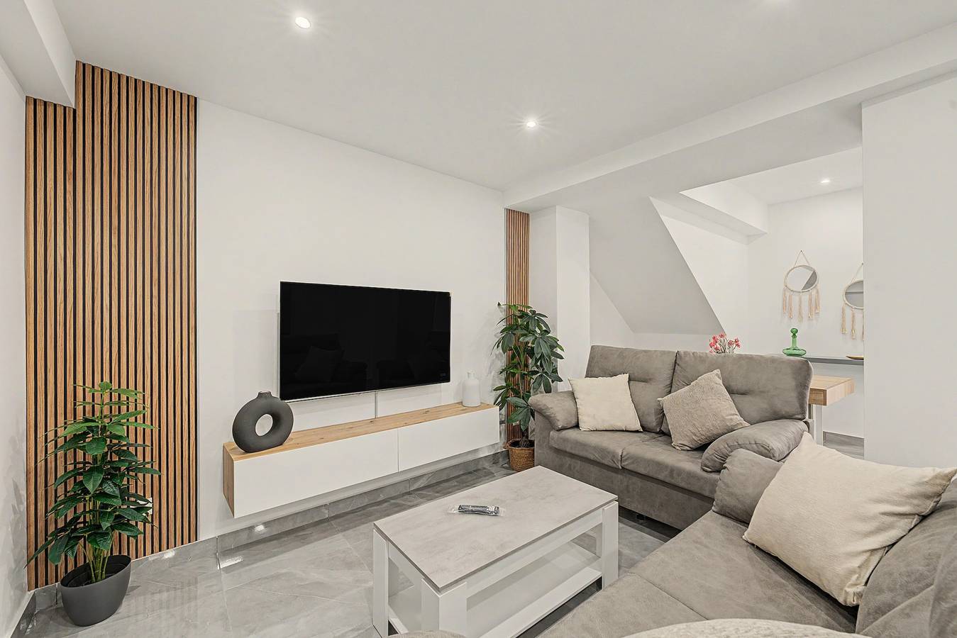 Holiday Home 'Aleda' with Private Terrace and Wi-Fi in Cuevas del Becerro, Málaga Province