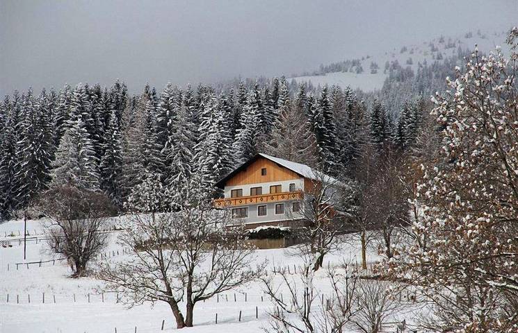 Ferienwohnung für 3 Personen, mit Balkon und Terrasse sowie Garten und Sauna in St. Peter am Kammersberg