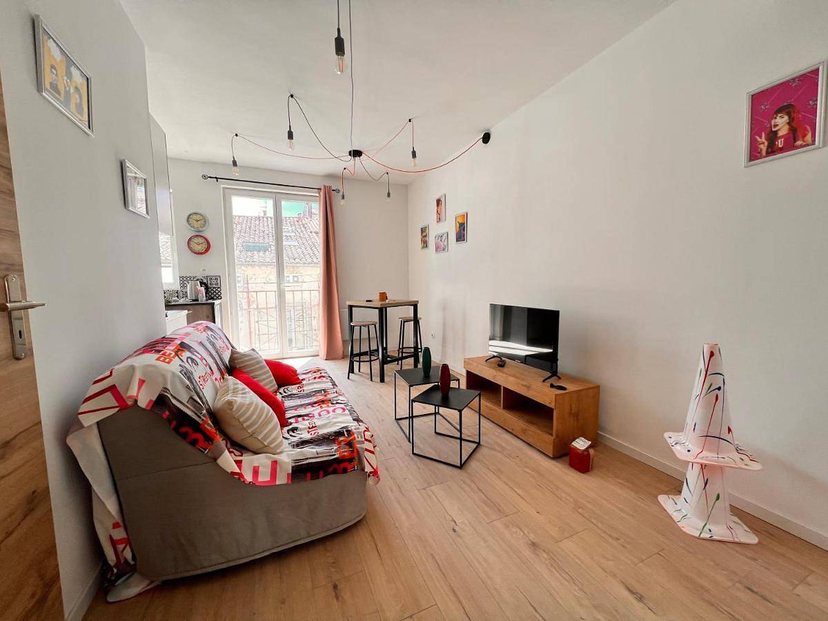 Appartement entier, One-Bedroom Apartment in Bédarieux, Région de Béziers