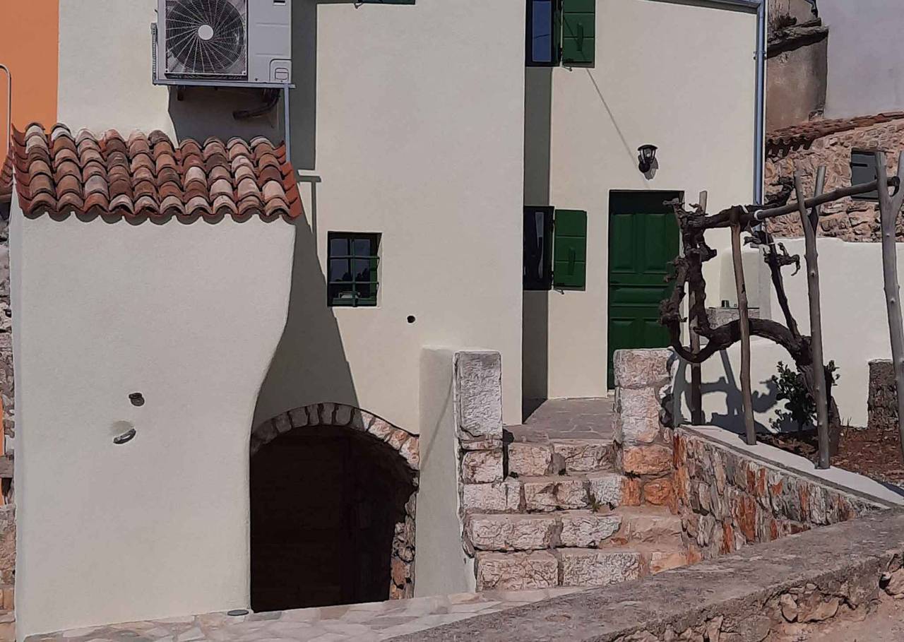 Ferienhaus mit Klimaanlage und Meerblick  in Martinscica, Cres