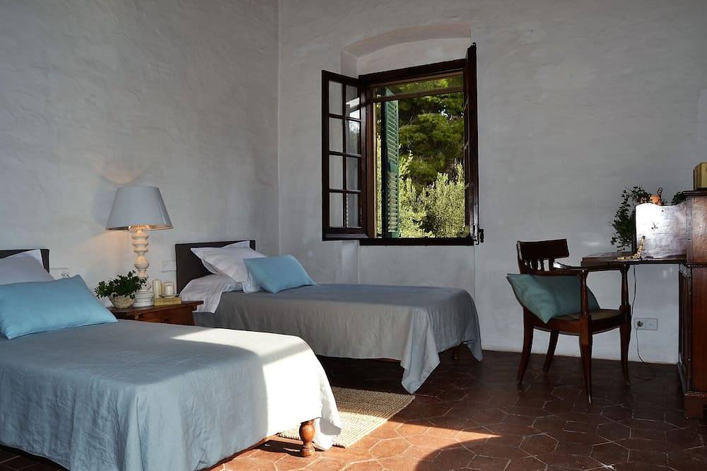 Masia Sitges Mas Peirot.  Authentic, Impressive Garden , 2 min. Beach in Cunit, Costa Dorada