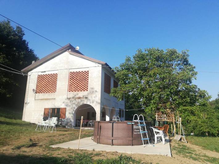 Location de vacances pour 5 personnes, avec Terrasse et Jardin ainsi que Piscine et Vue à Bedonia