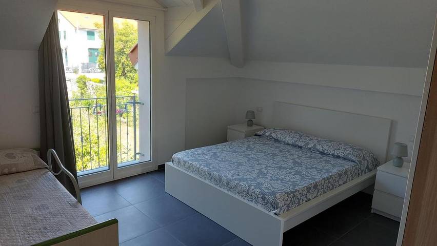 B&b per 3 persone, con Terrazza e Giardino nonché Panorama a Comune di Pietra Ligure