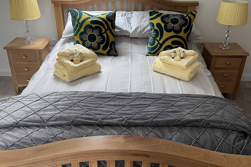 New luxury converted barn at the foot of Moel Hebog in Beddgelert, Snowdonia