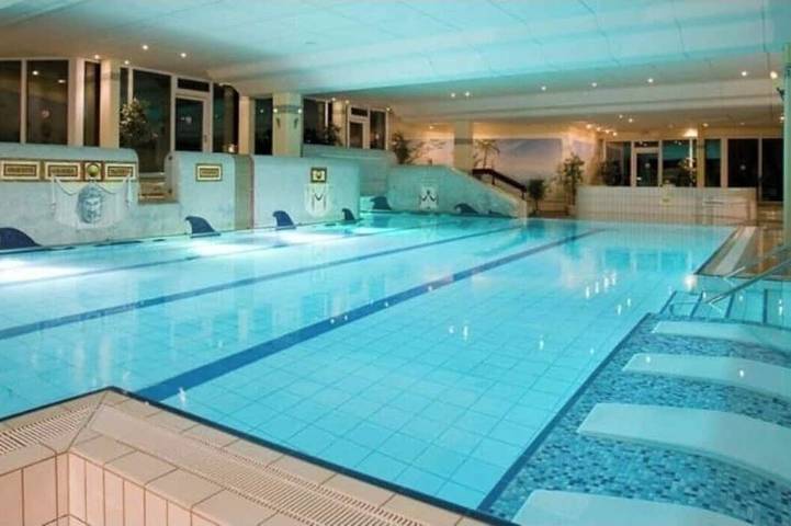 Ferienwohnung für 5 Personen, mit Pool und Whirlpool sowie Balkon - 1
