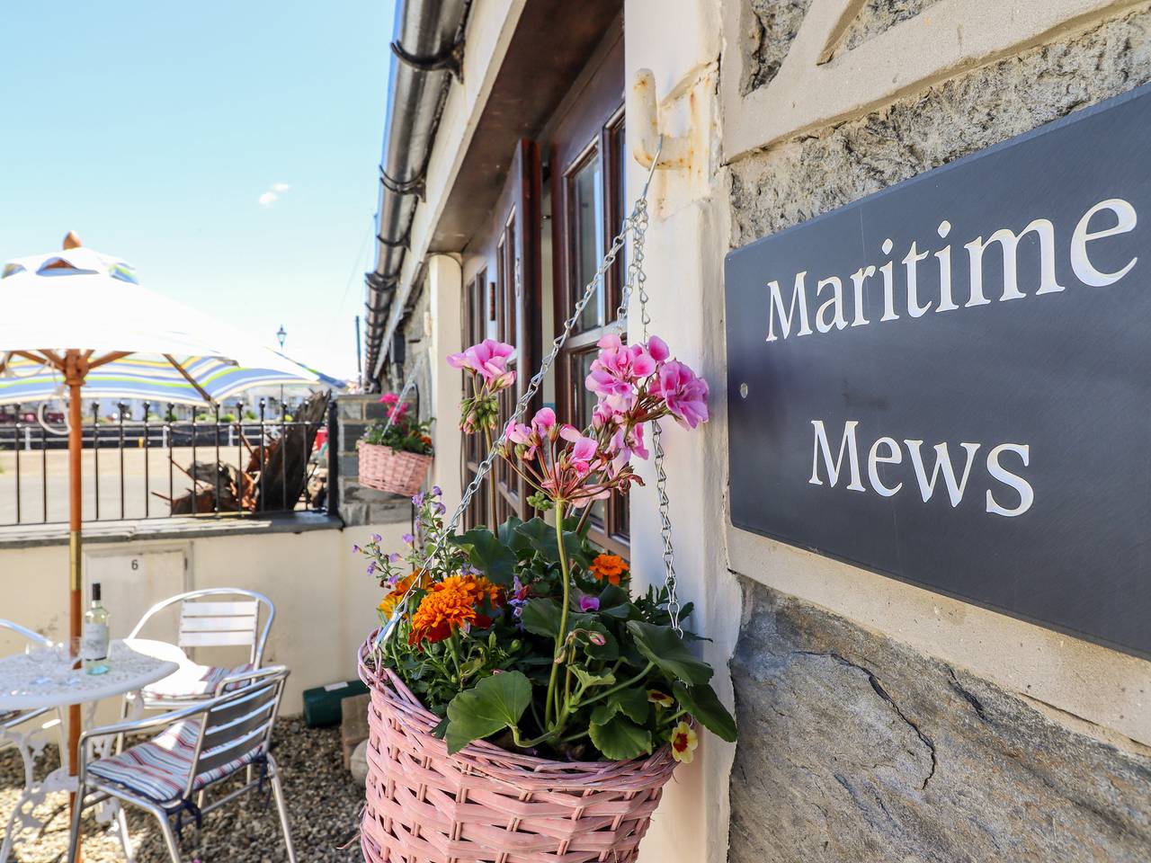 Maritime Mews, 6 The Oakleys in Porthmadog, Snowdonia