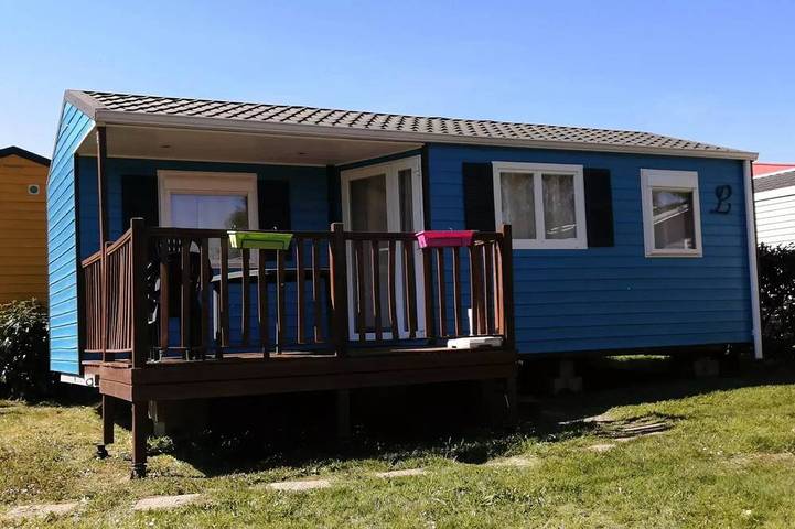 Casa rodante para 4 personas, con terraza además de sauna y piscina - 1