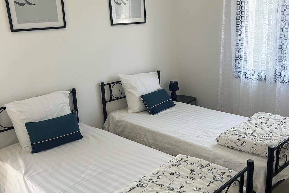 Villa neuve 4 chambres (8personnes) avec piscine, Plage du magaud 5min à pieds ! in La Garde, Côte méditerranéenne (France)