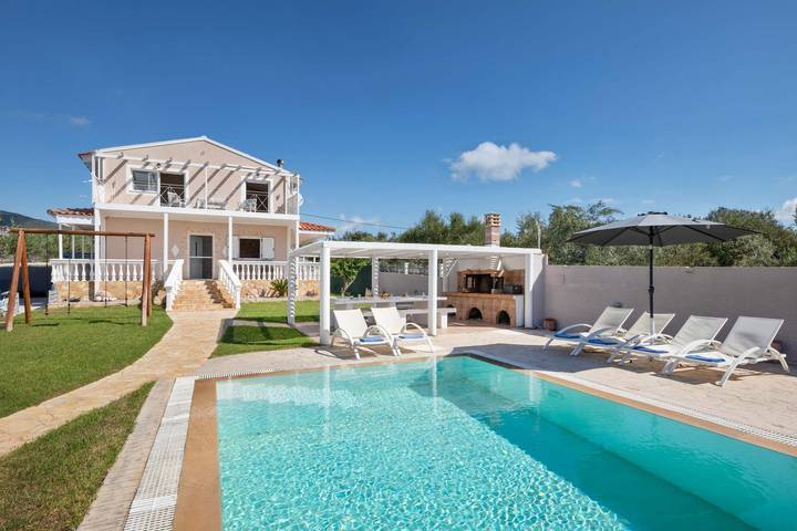 Villa pour 6 personnes, avec jardin et terrasse