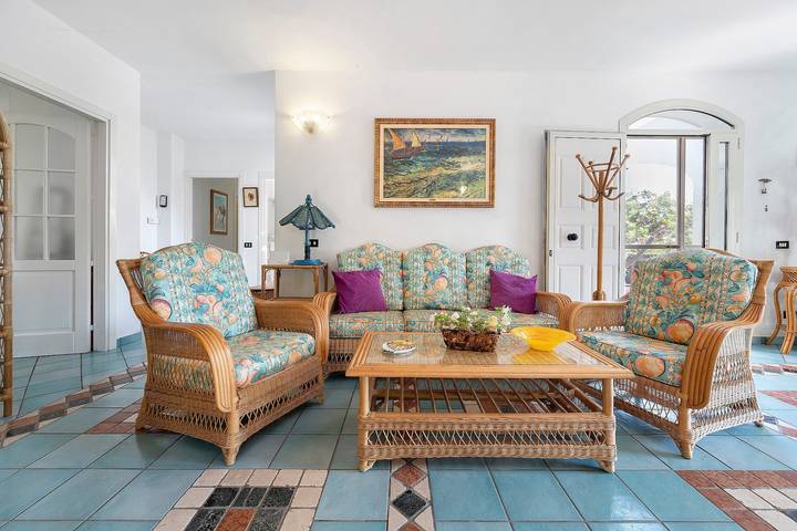 Typical Salento Villa on the Coast with Jacuzzi in Santa Cesarea Terme, Lecce Province