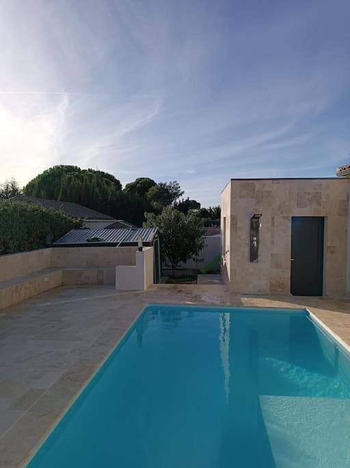 Location de vacances pour 2 personnes, avec piscine et terrasse à Villemoustaussou - 3