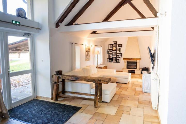 Location de vacances pour 13 personnes, avec jacuzzi et terrasse ainsi que piscine et bassin pour enfant à Souvigny - 2