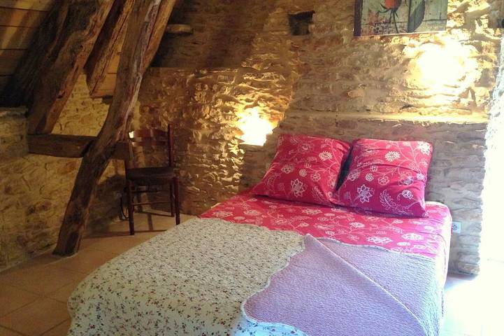 Gîte pour 6 personnes, avec jardin ainsi que piscine et terrasse, animaux acceptés à Proissans - 2