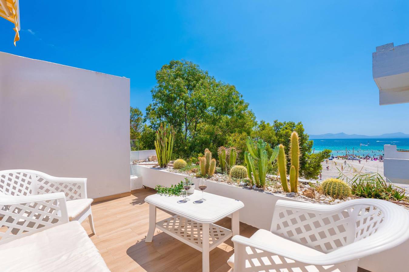Appartement de vacances entier, Mar Esmeralda - Bel appartement en bord de mer avec Wifi gratuit in Playa de Alcúdia, Alcúdia