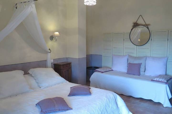 Charmantes Ferienhaus mit Pool in Valensole in Valensole, Alpes-de-Haute-Provence