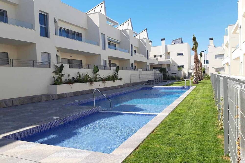 Apartment for 4 People in Mar Azul Torrevieja, Torrevieja