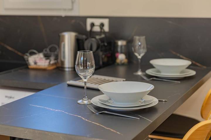 Gîte pour 2 personnes, avec terrasse et jardin ainsi que jacuzzi et piscine à Peyruis - 3