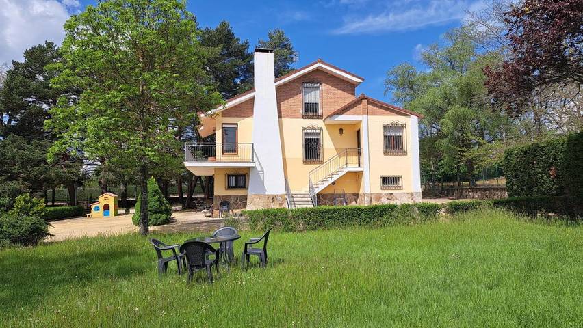 Apartamento para 15 personas, con Balcón y Terraza además de Jardín y Vistas en Cidones
