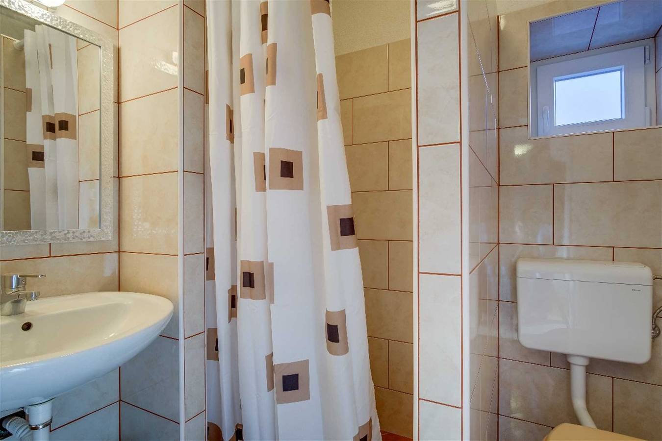 Entire apartment, Spacious 3-Bedroom apartment for 6 in Veli Losinj, Kvarn Islands