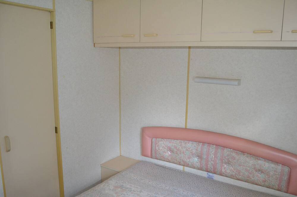 Self-catering mobile home in Saint-Romain, Charente