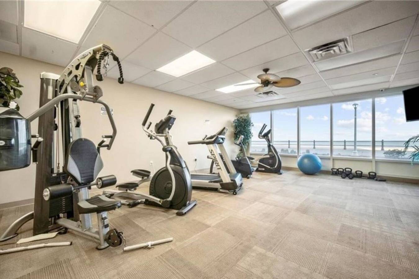 Apartamento entero, Oceanfront Beach Condo, Pool, Gym, Fishing Surfing in Virginia Beach