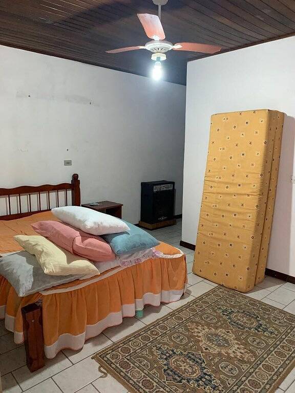 Reihenhaus mit Pool in der Nähe des Meeres in Guaratuba, Paraná