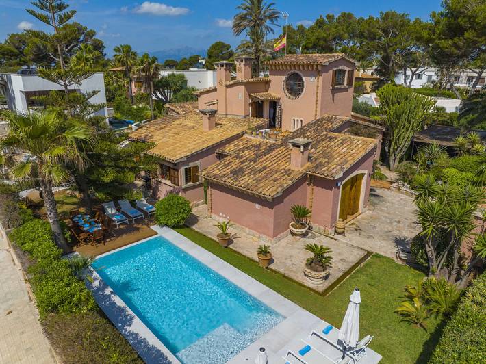 Villa für 10 Personen, mit Balkon und Terrasse sowie Garten in Playa de Muro