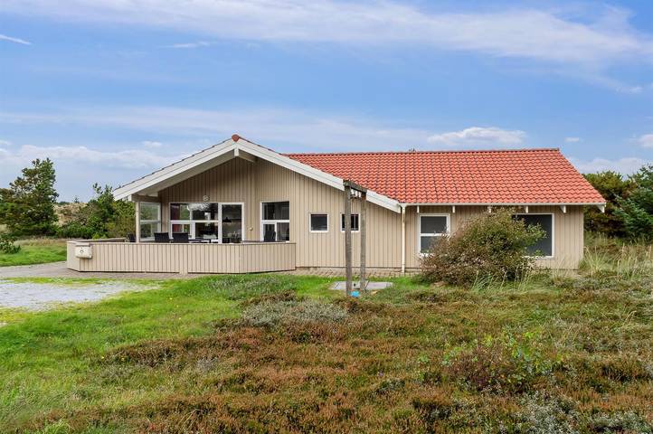 Ferieudlejning for 10 personer, med Jacuzzi og Terrasse samt Sauna i Klitmøller