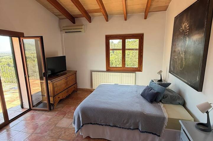 Relax & unwind: Stylish finca w/ pool, views & total privacy in Campanet, Interior de Mallorca
