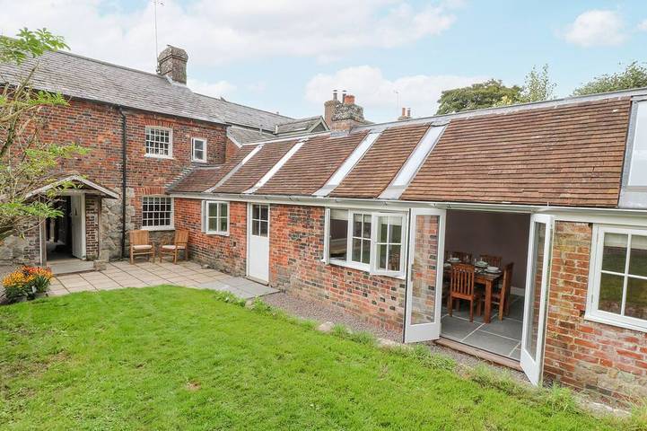 Cottage for 8 people, with Garden in North Wessex Downs