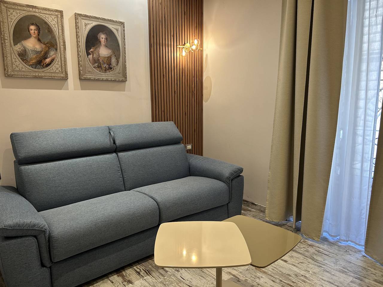 Colonna 18 room 2 by Ghor in Roma, Provincia di Roma