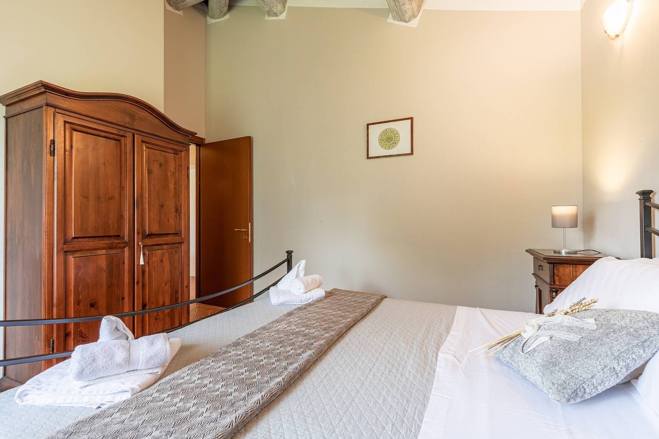 Ganze Wohnung, Ferienwohnung 'La Loggia' mit Bergblick, Gemeinschaftspool und Wi-Fi in Chianciano Terme, Siena Provinz