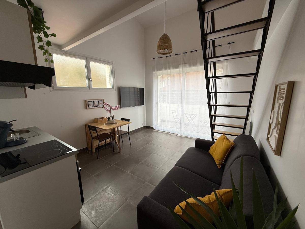 Appartement entier, Superbe F2 Duplex Proche Paris & Disneyland in Neuilly-sur-Marne, Seine-Saint-Denis