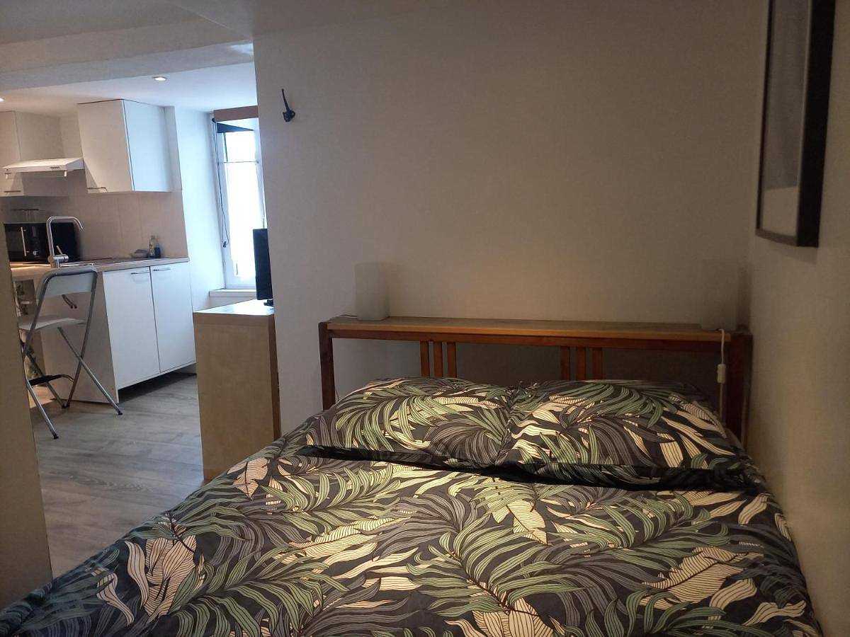 Appartement entier, One-Bedroom Apartment in Cuers, Côte méditerranéenne (France)