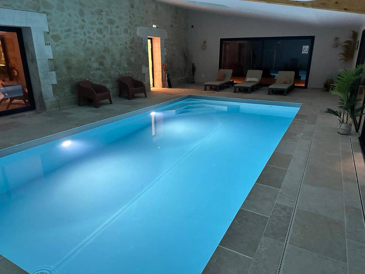 Domaine du lion rouge Piscine et Spa in Coucy-le-Château-Auffrique, Aisne