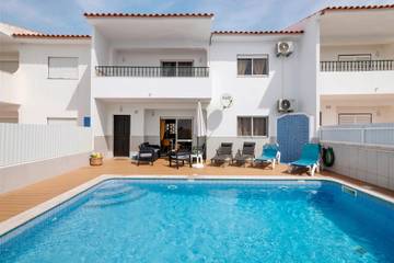 Location de vacances pour 8 personnes, avec balcon dans Galé