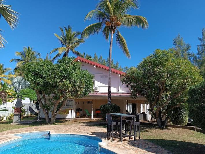 Location de vacances pour 7 personnes, avec vue ainsi que piscine et jardin dans Plage de l'Hermitage - 3