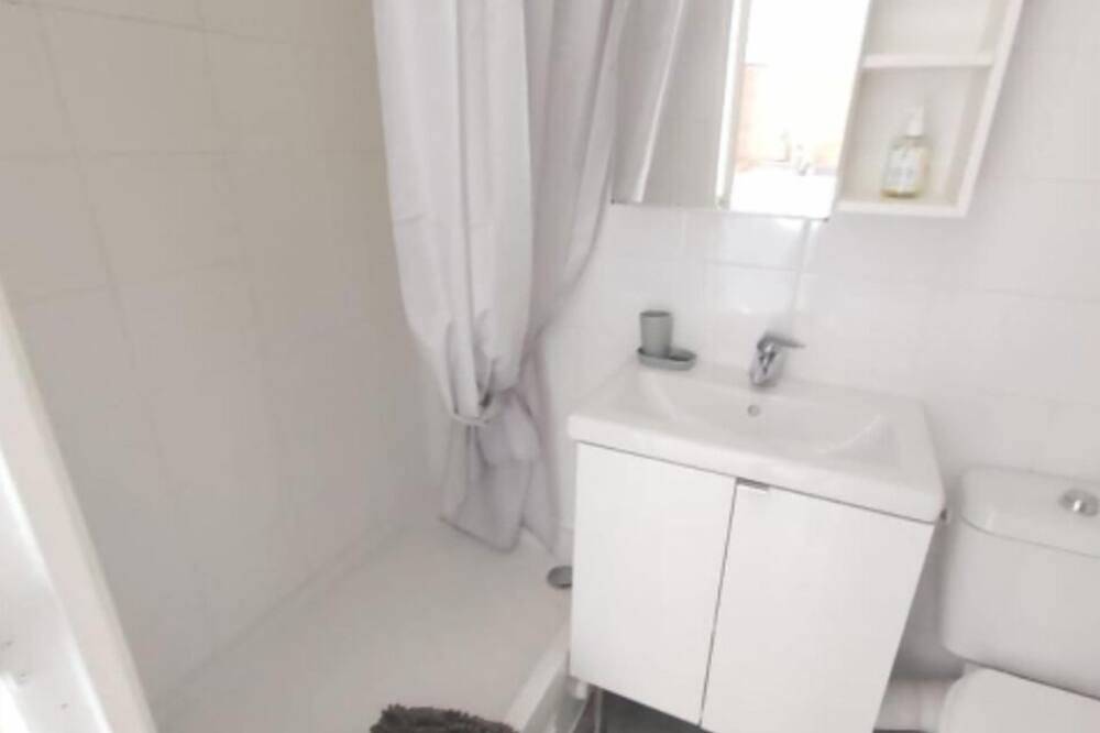 Entire apartment, Pleasant equipped studio 2 steps from the park and metro Saint Mandé🌴 in Vincennes, Val-de-Marne