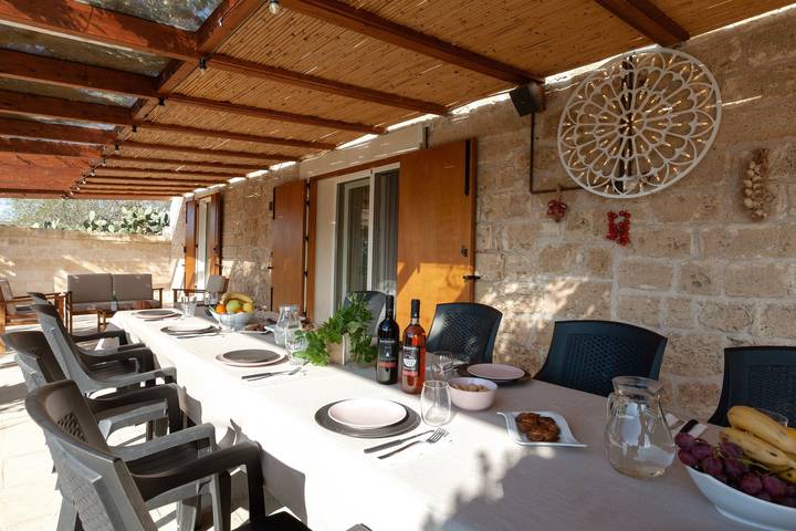 Location de vacances pour 15 personnes, avec Terrasse ainsi que Jardin et Piscine à Calimera