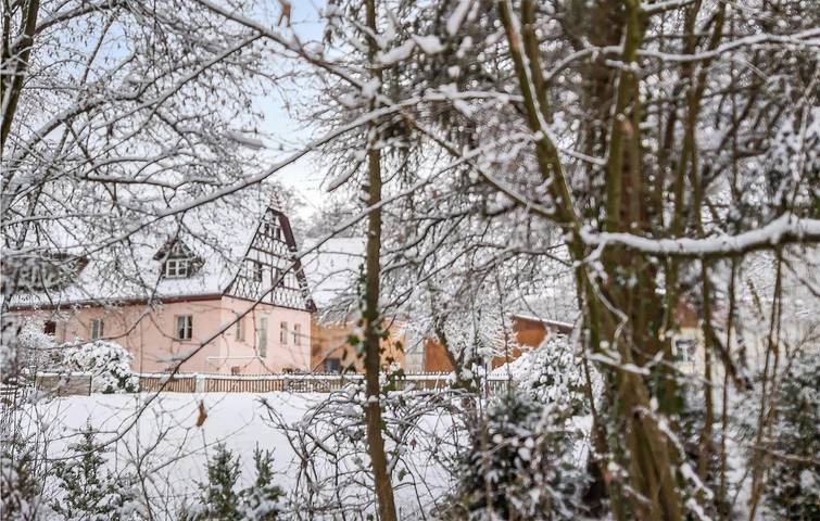Ganze Ferienwohnung, Gemütliche Wohnung mit Parkplatz und Terrasse in Weißenbrunn, Oberfranken