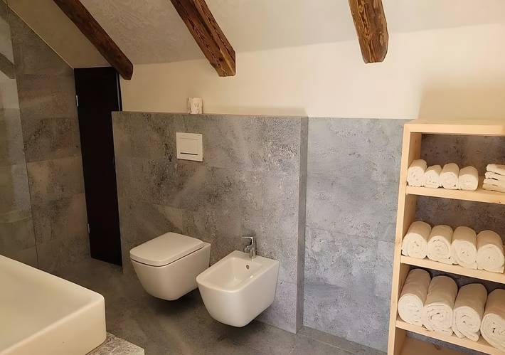 Entire apartment, Apartment 'Hoamisch' with Mountain View, Private Garden and Wi-Fi in Laudes, Mals
