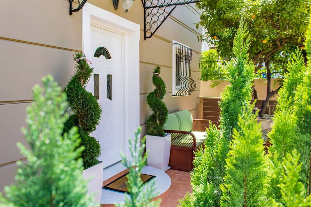 2 Bedroom Villa in Galatas with a lovely garden in Chania region