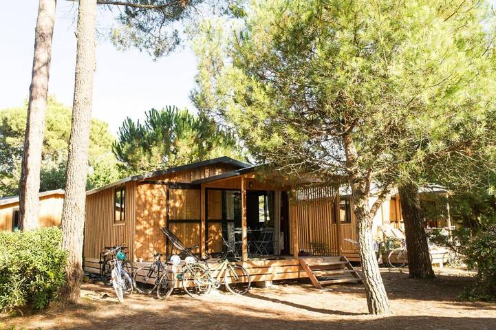 Camping pour 4 personnes, avec piscine et terrasse