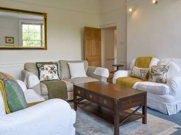 Log Cabin for 6 People in Buxton, Peak District, Photo 2